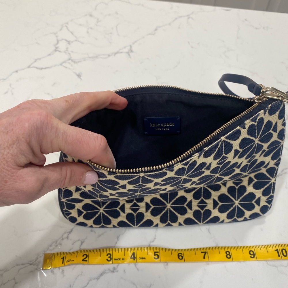 kate spade navy and cream floral wristlet clutch - Picture 2 of 2